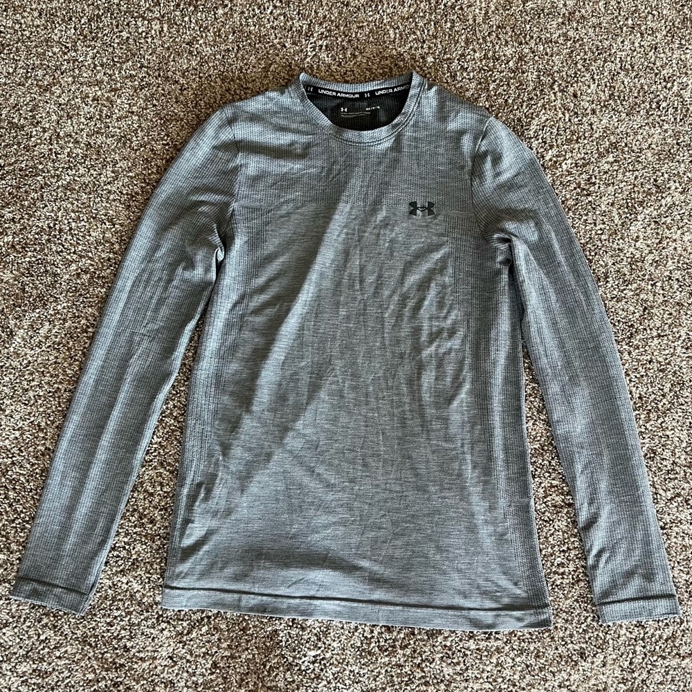 Men’s Under Armour lightweight athletic long sleeve